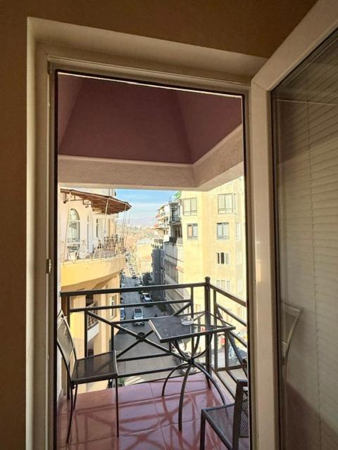 Hotel Vake Tbilisi Buitenkant foto