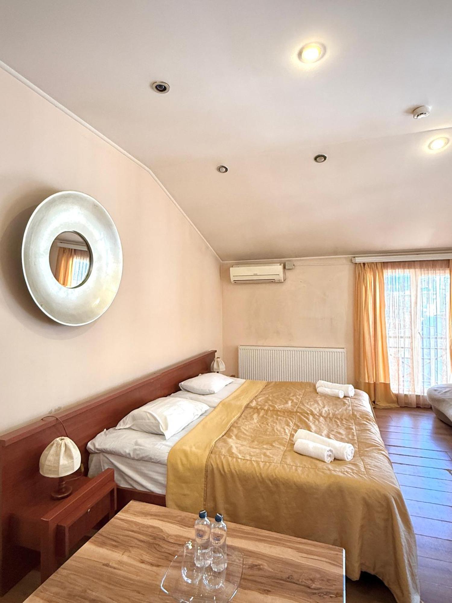 Hotel Vake Tbilisi Buitenkant foto