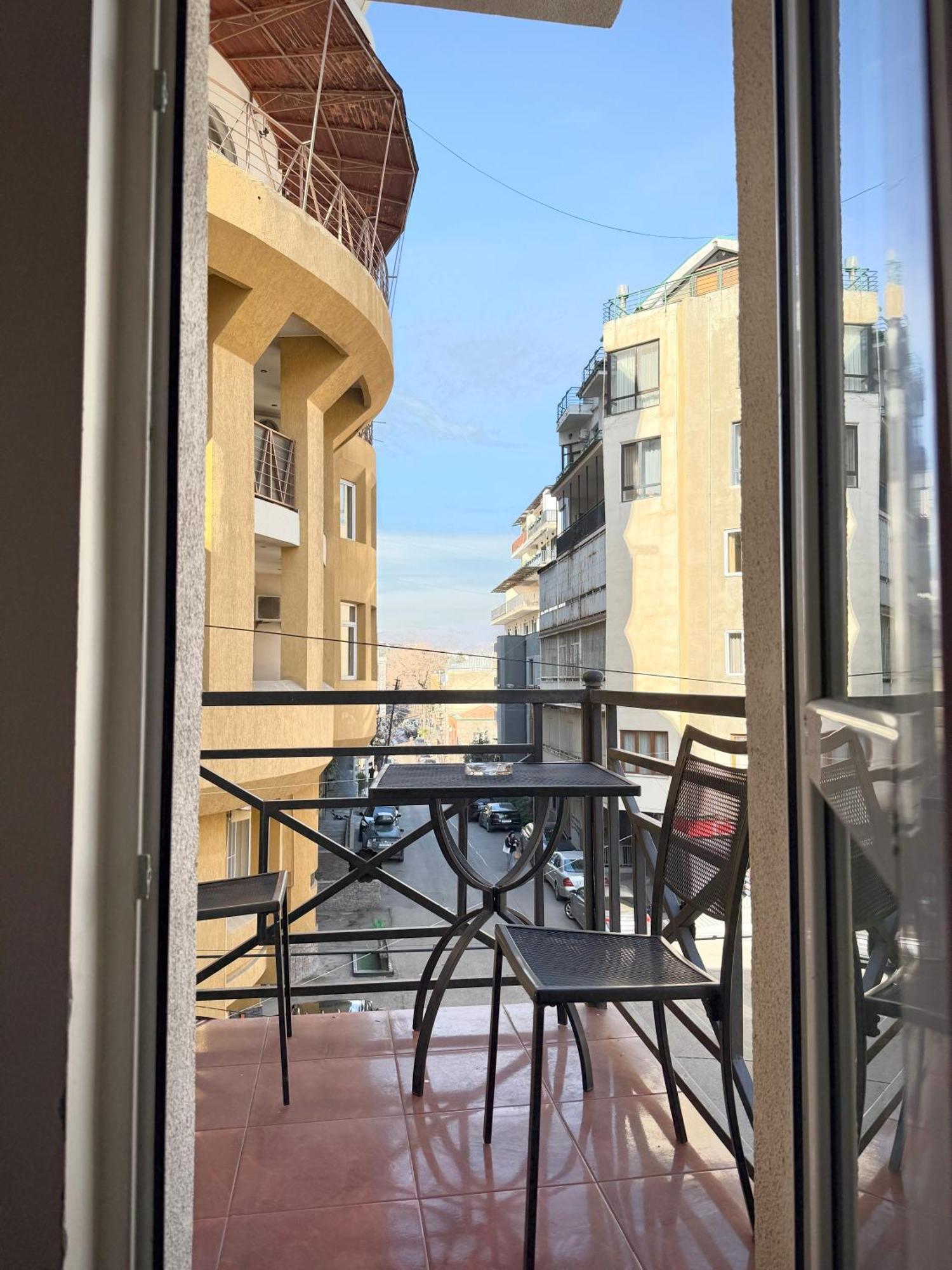 Hotel Vake Tbilisi Buitenkant foto