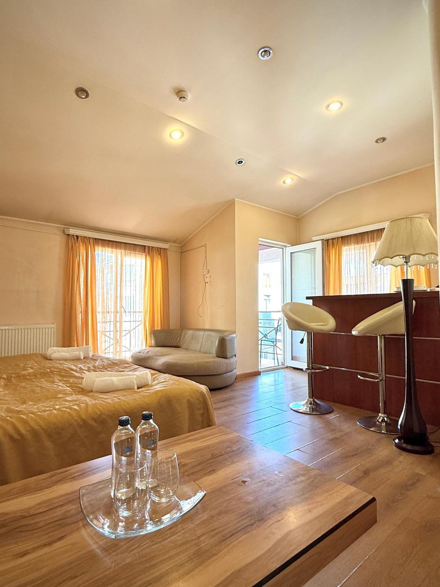 Hotel Vake Tbilisi Buitenkant foto