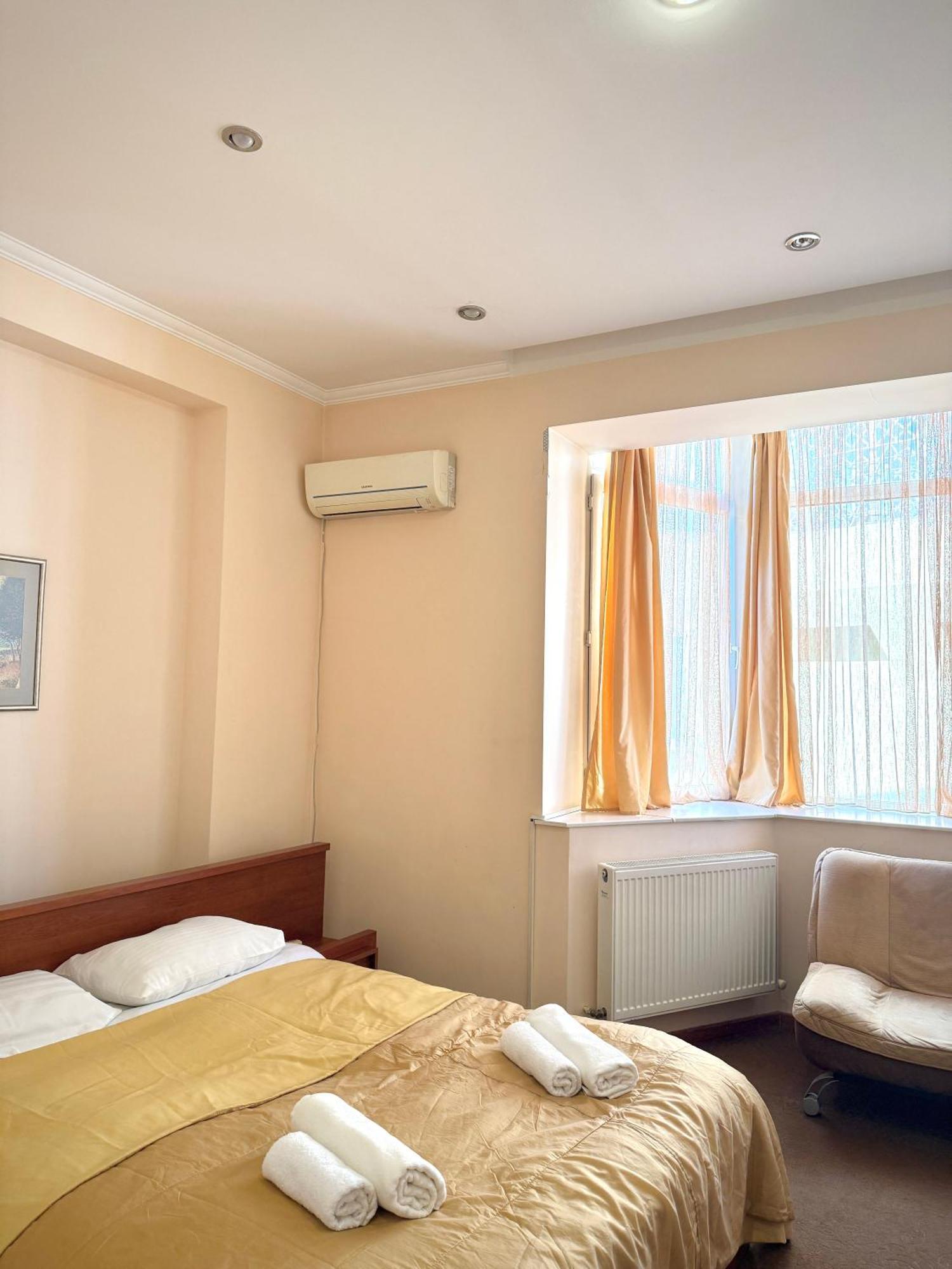 Hotel Vake Tbilisi Buitenkant foto